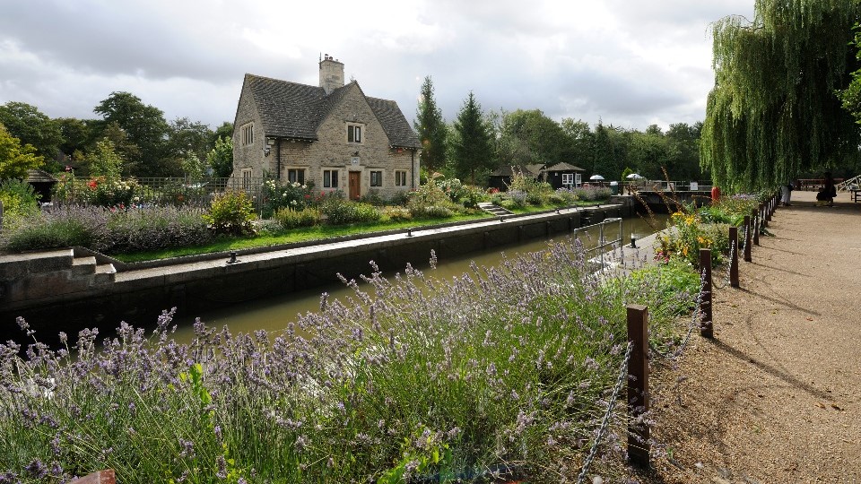 Iffley Lock on the River Thames (source: Environment Agency)