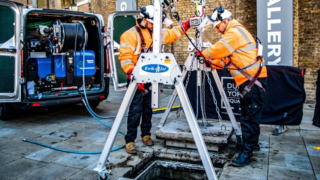 Zero-emission electric jetter is the UK’s first in operation - Water ...