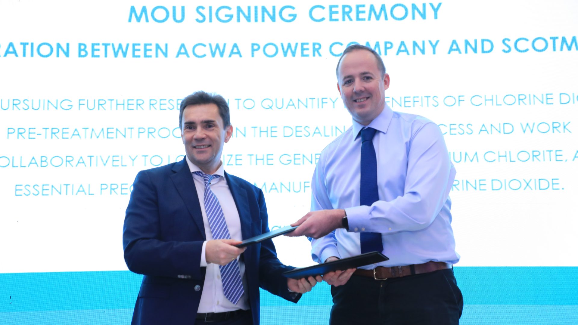 Thomas Altmann, Executive Vice President of Innovation at ACWA Power (left) with Alistair Cameron, CEO of Scotmas signing the Memorandum of Understanding.