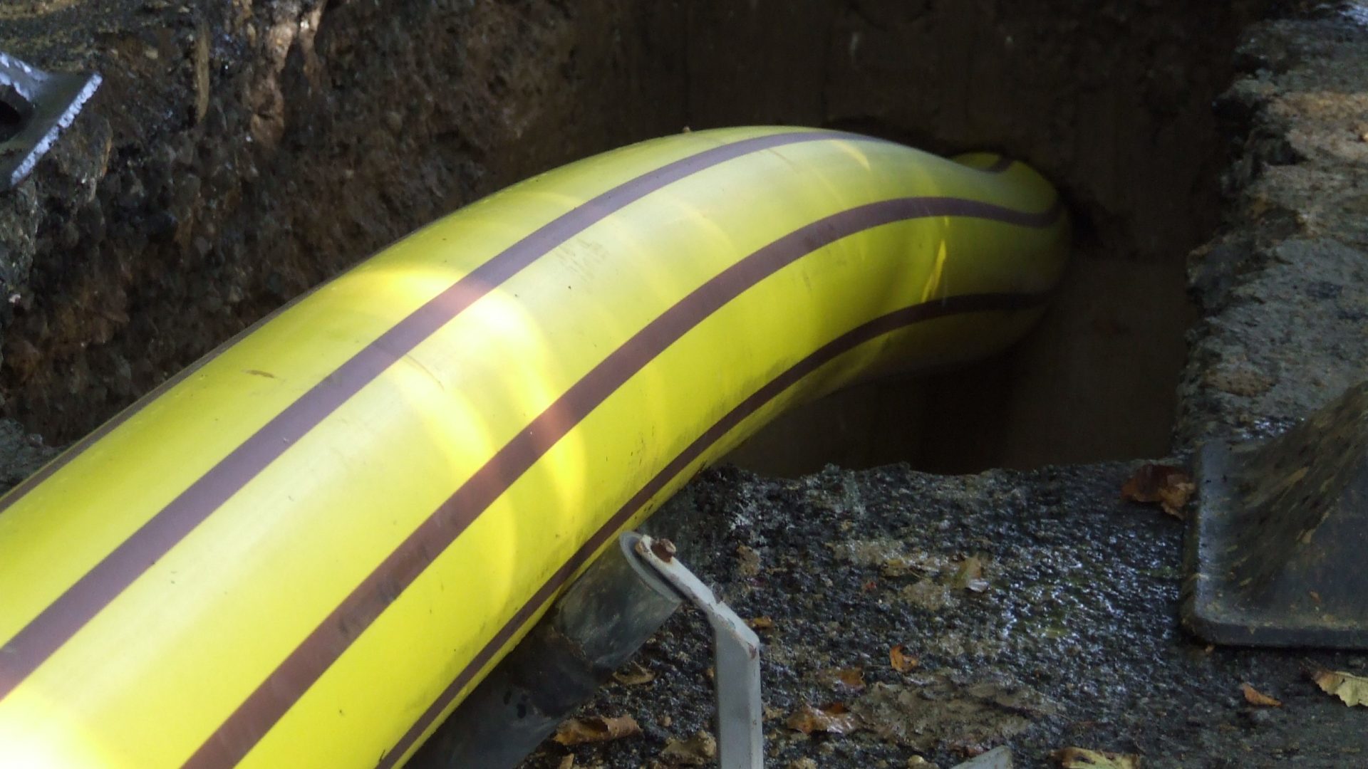 Slip lining is a trenchless technique using polyethylene pipes that saves time and cost and has significant green credentials too