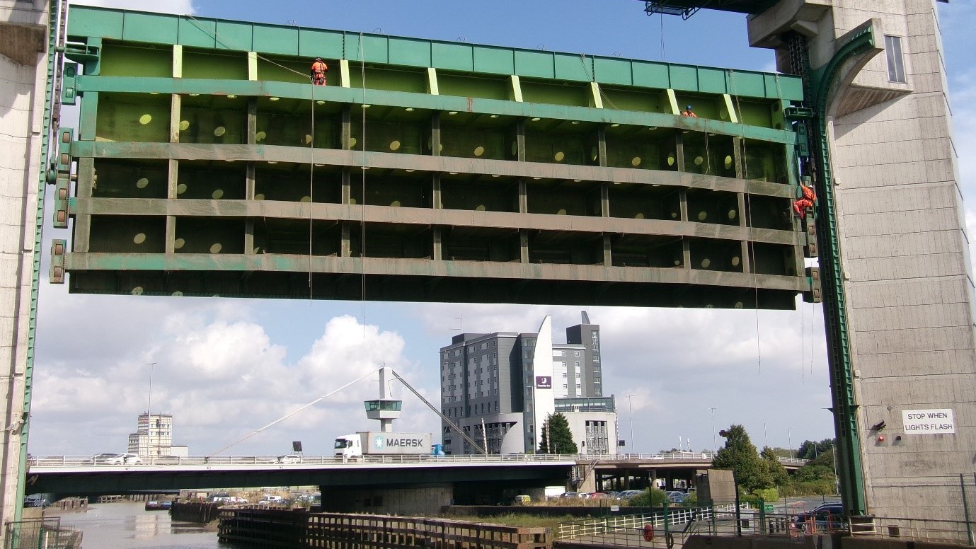 Hull tidal barrier