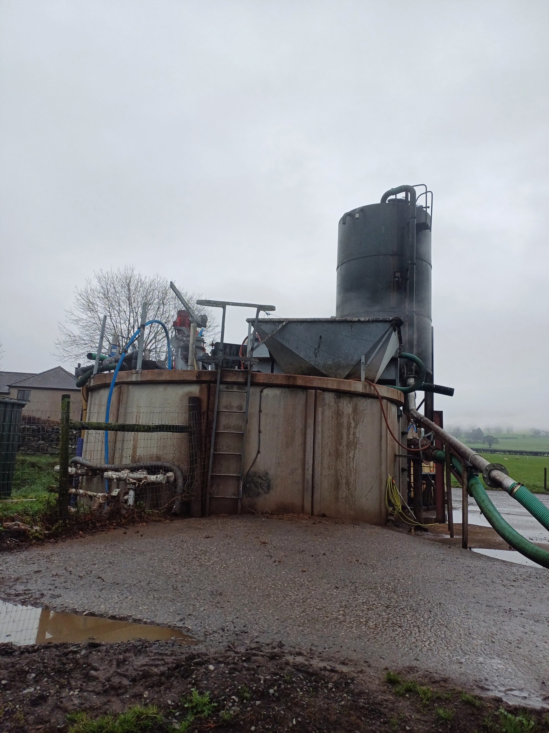 The reception tank at Hendwr benefits from a Landia chopper pump and mixer that blends feedstock into a very homogenous mix